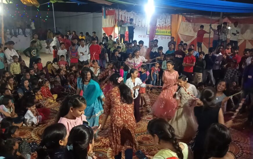 हसायन : महामाई चामुंडा देवी के दरबार में हुआ डांडिया नृत्य