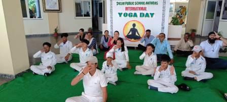 डीपीएस हाथरस में मनाया गया अन्तर्राष्ट्रीय योग दिवस