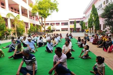 सिकंदराराऊ : सरस्वती शिशु मंदिर व विद्या मंदिर में अंतर्राष्ट्रीय योग दिवस मनाया