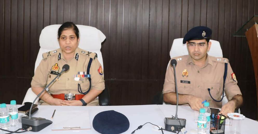 हाथरस में अपर पुलिस महानिदेशक ने पढ़ाया अपराध नियंत्रण का पाठ, पुलिस लाइन में हुई अपराध गोष्ठी