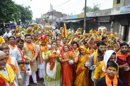 नवग्रह मंदिर में राम कथा का भव्य शुभारम्भ, राम कथा से पहले निकली कलश यात्रा