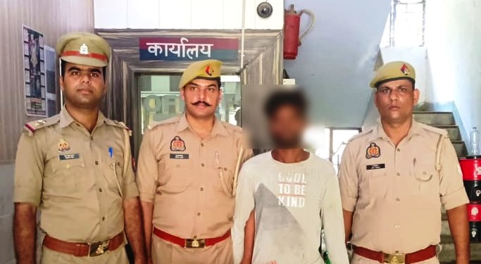 हाथरस जंक्शन पुलिस ने मोबाइल चोर दबोचा, कब्जे से चोरी के छह फोन बरामद