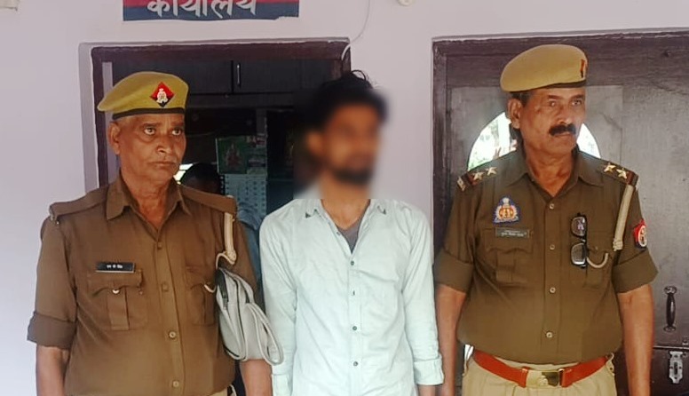 सासनी पुलिस ने जूआ खेल रहे युवक को किया गिरफ्तार, नगदी व सट्टा पर्चा बरामद