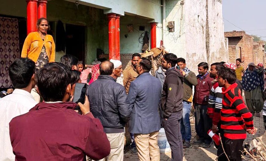 हसायन : ओटीएस योजना के तहत बिजली विभाग के अधिकारियों ने लगाया शिविर, उपभोक्ताओं ने छूट के साथ बकाया बिल किया जमा