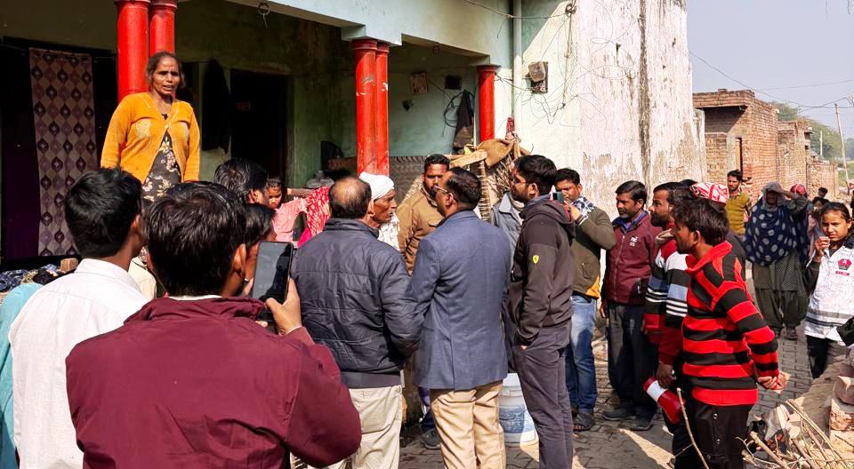 हसायन : ओटीएस योजना के तहत बिजली विभाग के अधिकारियों ने लगाया शिविर, उपभोक्ताओं ने छूट के साथ बकाया बिल किया जमा