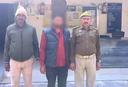 सहपऊ पुलिस ने 35 क्वार्टर अवैध शराब के साथ युवक दबोचा