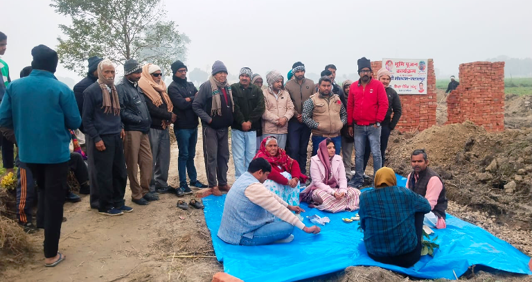 गाँव जलालपुर में ब्लॉक प्रमुख ने किया मोक्षधाम का भूमि पूजन