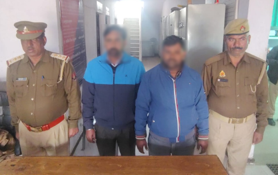 हत्या की घटना के मामले में दो नामजद आरोपियों को सादाबाद पुलिस ने दबोचा