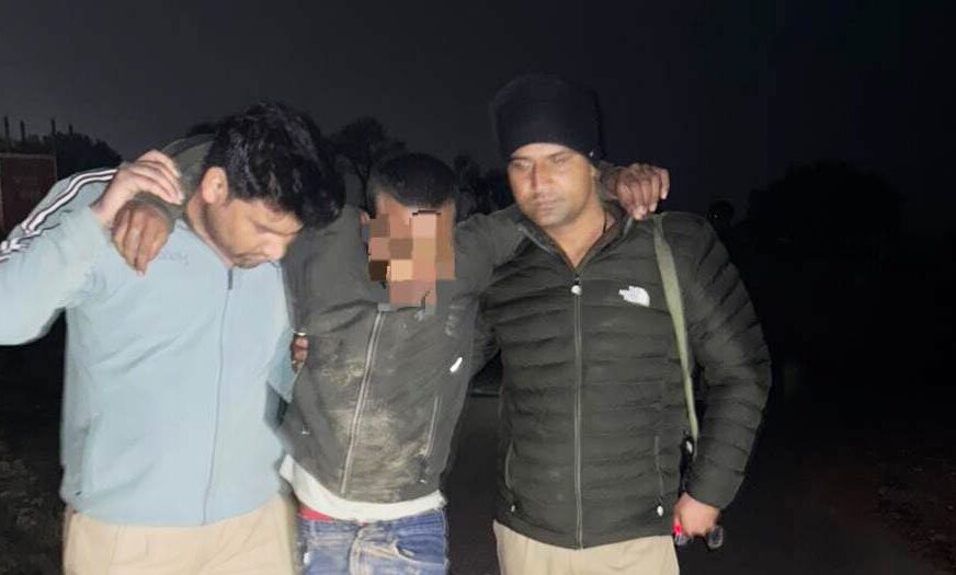 पुलिस ने मुठभेड़ के बाद दबोचा शातिर, शादी समारोह से लूट व मिठाई की दुकान पर गोली कांड में था शामिल, पैर में गोली लगने से हुआ घायल