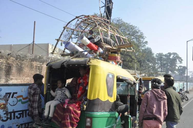 हाथरस में महाशिवरात्रि को लेकर तैयारियां शुरू, गंगाजल लेने शिवभक्त जा रहे गंगाघाट, कांवड़ियों की सुरक्षा में पुलिस मुस्तैद