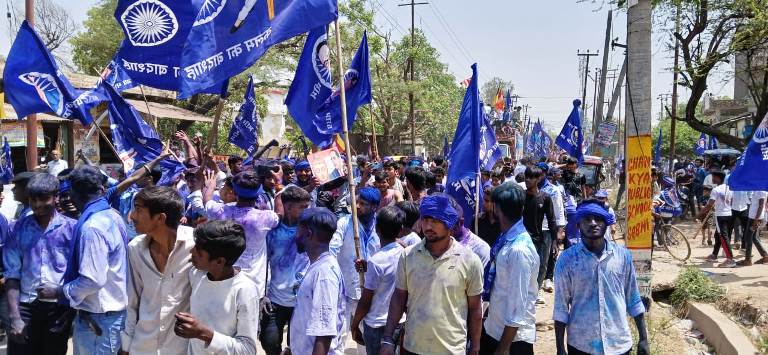 बाबा साहेब की 134वीं जयंती पर उमड़ा जनसैलाब, सासनी में शोभायात्रा और विचार गोष्ठी का आयोजन