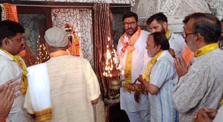 हाथरस में श्री ब्राह्मण महासभा के तत्वावधान में भगवान परशुराम जन्मोत्सव पर भव्य आयोजन, मंत्रोच्चार और जय घोषों से गूंजा मंदिर परिसर