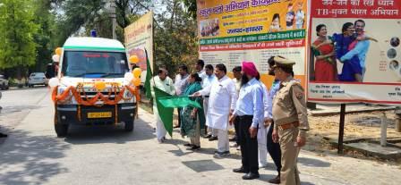 स्वास्थ्य सेवाओं को बेहतर बनाने के लिए हाथरस जनपद को 12 नई एंबुलेंस मिलीं