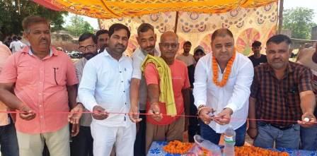 हसायन : ग्राम पंचायत मनौरा में ग्रीष्मकालीन क्रिकेट टूर्नामेंट का भव्य शुभारंभ