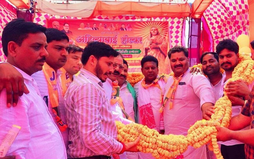 हसायन : लोकमाता अहिल्याबाई होल्कर की त्रिशताब्दी जन्म जयंती पर कार्यक्रम आयोजित, कार्यक्रम में खाली कुर्सियों को लेकर उठे सवाल