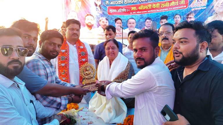 सलेमपुर में बौद्ध एवं भीम कथा कार्यक्रम में प्रभारी मंत्री बेबी रानी मौर्य का स्वागत