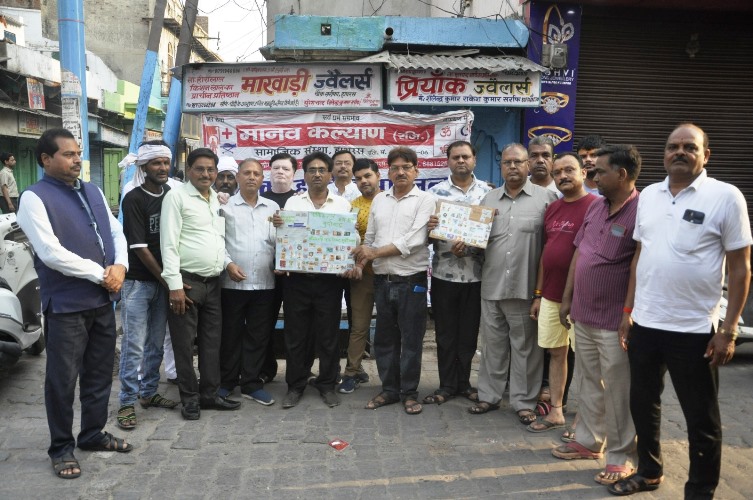 पहलगाम आतंकी हमले की दशमी पर पाकिस्तान के डाक टिकटों और लिफाफों को आग के हवाले किया