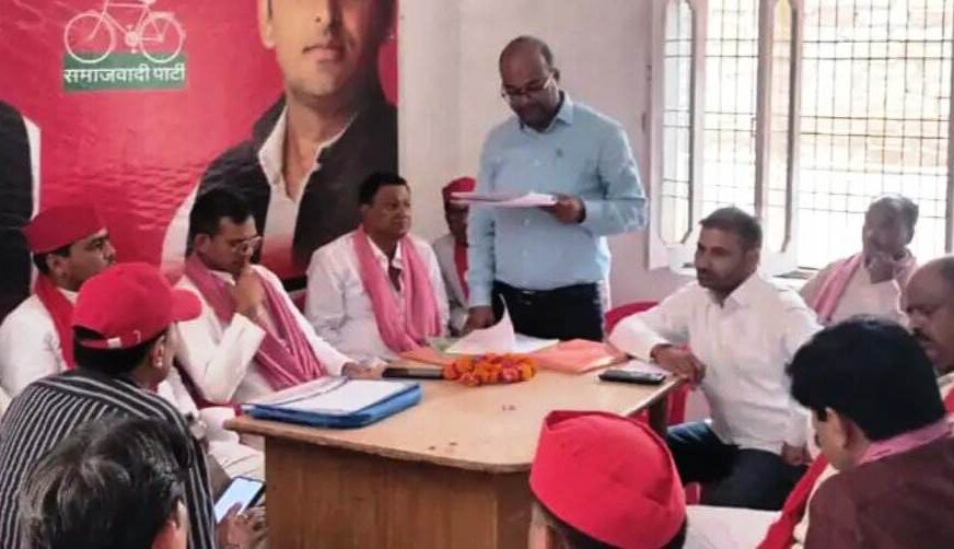 सादाबाद : बूथ स्तर पर संगठन मजबूत करने का आह्वान, सपा कार्यालय पर कार्यकर्ताओं की बैठक सम्पन्न