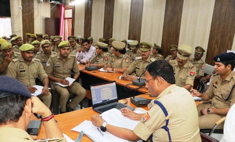 ई-ऑफिस में हाथरस पुलिस को प्रदेश में 9वीं रैंक, एसपी ने दी बधाई, आवश्यक दिशा-निर्देश दिये