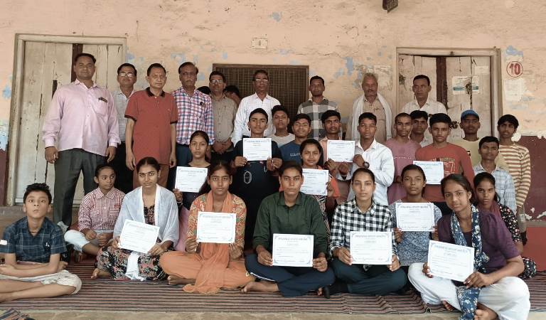 समर कैंप में बच्चों ने सीखा ढोकला बनाना, सादाबाद इंटर कॉलेज में चल रहे समर कैंप का हुआ समापन