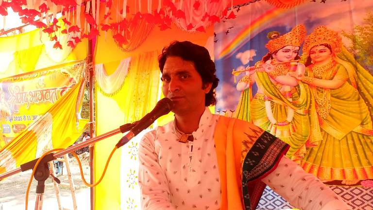 हसायन में श्रीमद भागवत कथा के दौरान राजा बलि की भक्ति पर प्रवचन