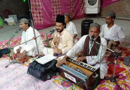 हसायन : दादा दीन अली शाह के 43वें सालाना उर्स पर कव्वालियों की महफिल, अकीदतमंदों ने पेश की हाजिरी