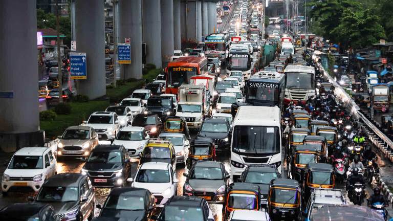 2050 तक देश में दोगुनी से ज्यादा हो जाएगी वाहनों की संख्या, वाहनों का बोझ बढ़ेगा तीन गुना, अकेले यूपी में 9 करोड़ वाहन होने का अनुमान