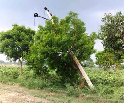 हसायन : वर्षों से बंद पड़ी हाईटेंशन लाइन के तार संदिग्ध परिस्थितियों में गायब, ग्रामीणों ने जताई चोरी की आशंका
