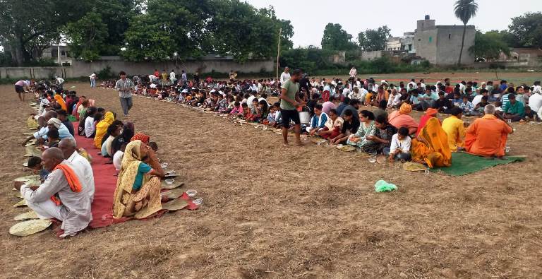 हसायन : श्रीमद् भागवत कथा के समापन पर हुआ प्रसादी का आयोजन, उमड़ा सैलाब