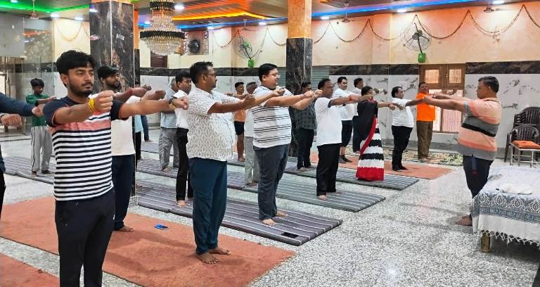 हाथरस में भारतीय जनता पार्टी द्वारा योग दिवस का आयोजन, कार्यकर्ताओं एवं पदाधिकारियों ने किया योग