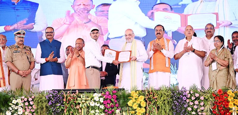 लखनऊ में 60,244 सिपाहियों को मिला जॉइनिंग लेटर, गृह मंत्री और सीएम योगी ने दी शुभकामनाएं, अमित शाह बोले – बिगड़ती कानून व्यवस्था को सीएम योगी ने संभाला, पहले जाति के आधार पर होती थीं भर्तियां
