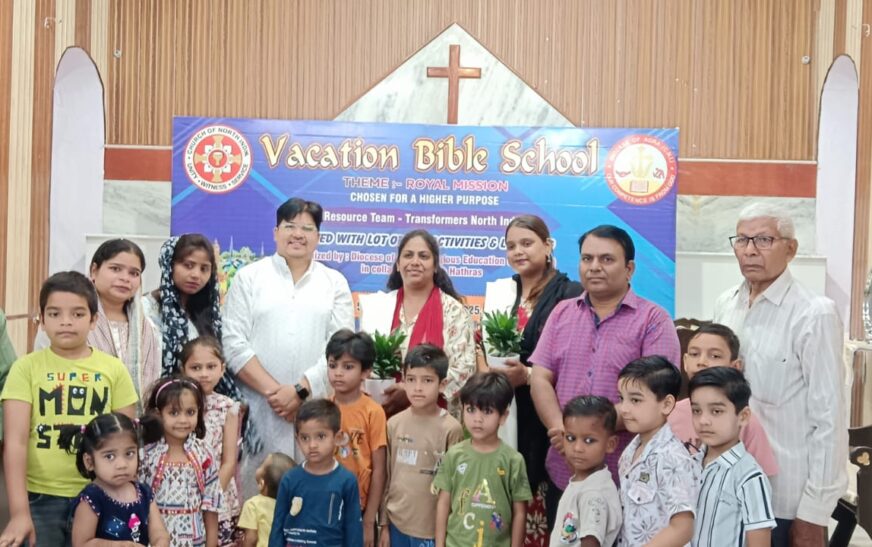 सेंट मार्क चर्च में हुआ आध्यात्मिक पाठशाला का आयोजन, पास्टर नथेनियल दास ने कहा – बच्चों को मसीह शिक्षा में बढ़ना होगा आगे