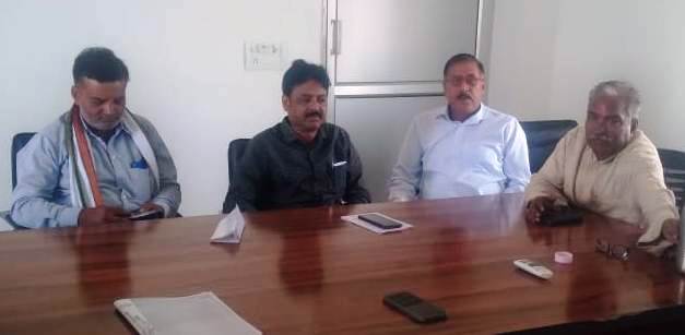 मुरसान : किसान संगठन और आसपास के किसानों के वाहनों को टोल फ्री कराने की मांग