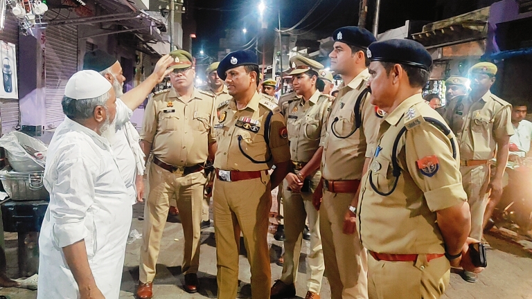 एसपी ने मुरसान क्षेत्र में पैदल गस्त कर सुरक्षा व्यवस्था का लिया जायजा, ईद-उल-अज़हा को शांति के साथ मनाने की अपील