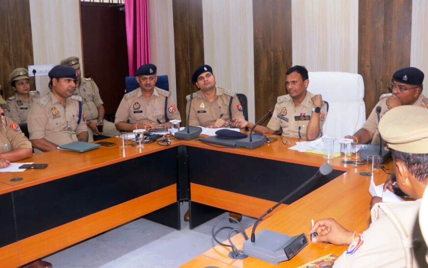 हाथरस से 975 नवचयनित आरक्षी अभ्यर्थी नियुक्ति पत्र के लिए लखनऊ होंगे रवाना, पुलिस अधीक्षक ने दिशा-निर्देश दिये