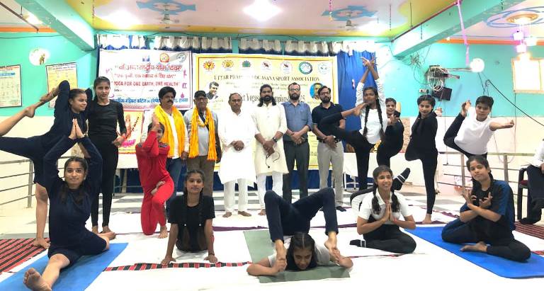 प्रेम रघु मेडिकल कालेज में जिला योगासन खेल प्रतियोगिता का हुआ आयोजन