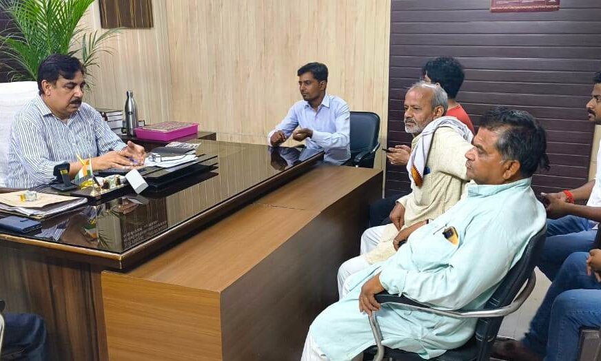 दुष्कर्म और हत्या के मामले में परिजनों ने उठाई सीबीआई जांच की मांग, प्रशासन ने दिलाया मदद का भरोसा