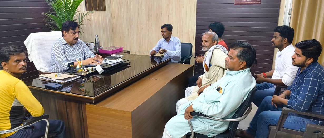 दुष्कर्म और हत्या के मामले में परिजनों ने उठाई सीबीआई जांच की मांग, प्रशासन ने दिलाया मदद का भरोसा