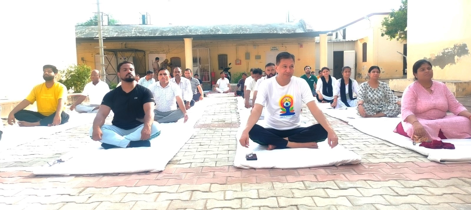 जनपद न्यायालय परिसर में अर्न्तराष्ट्रीय योग दिवस पर योग शिविर आयोजित, जिला जज और न्यायिक अधिकारियों ने किया योग
