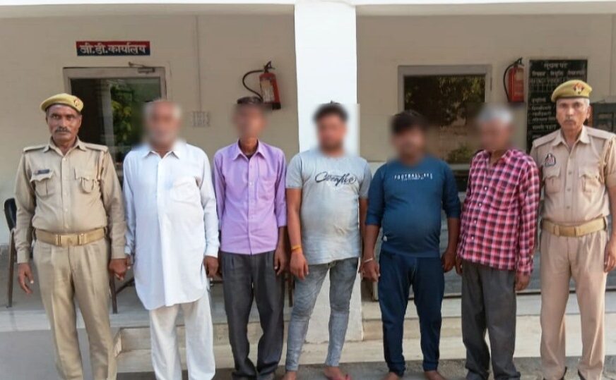 सहपऊ पुलिस की बड़ी कार्रवाई, जुआ खेलते पांच अभियुक्त गिरफ्तार, 12,800 रूपये नगद व ताश की गड्डी बरामद
