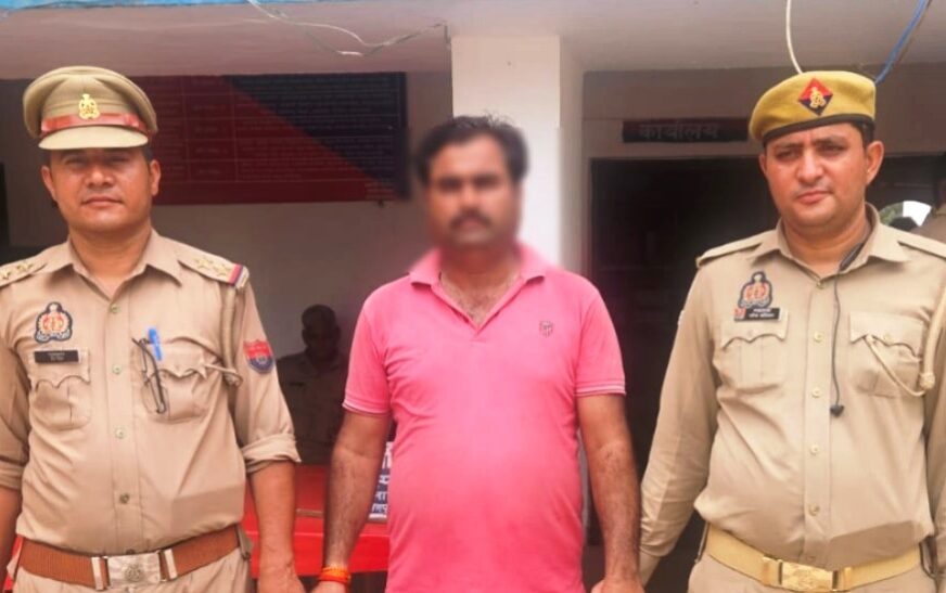 सासनी पुलिस ने एक अभियुक्त को अवैध तमंचे व कारतूस के साथ दबोचा