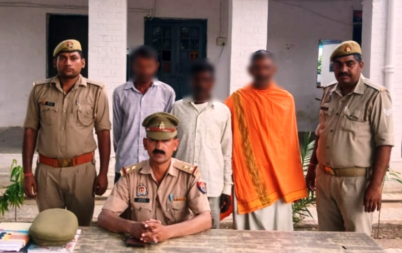थाना मुरसान पुलिस ने विशेष अभियान में तीन वारंटी अभियुक्तों को किया गिरफ्तार