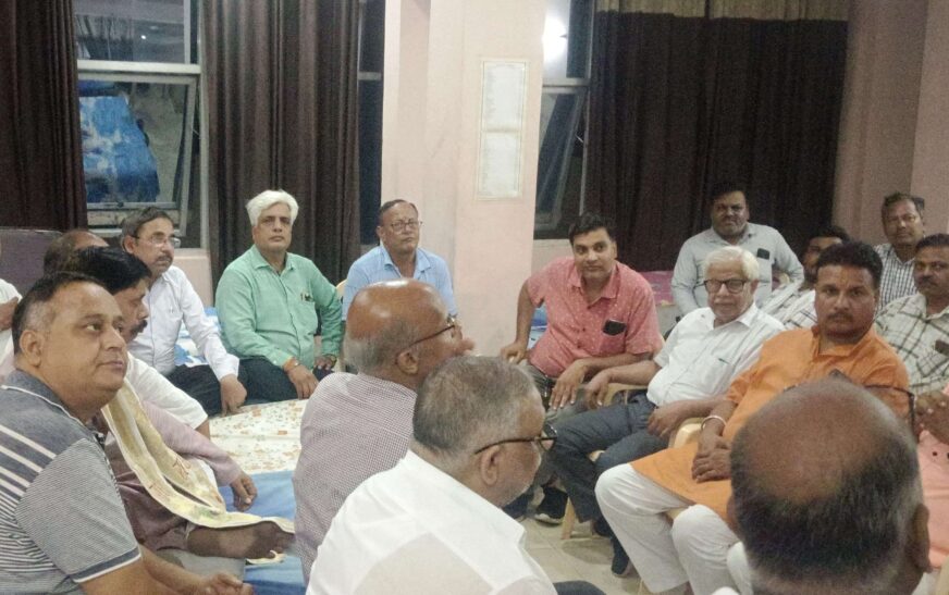 केवलगढ़ी में जीएसटी कार्यालय शिफ्टिंग के खिलाफ व्यापारियों का फूटा गुस्सा, बैठक में बना आंदोलन का रोडमैप, व्यापारी बोले – संघर्ष के लिए तैयार, जरूरत पड़ी तो होगा बाजार बंद और टैक्स बहिष्कार