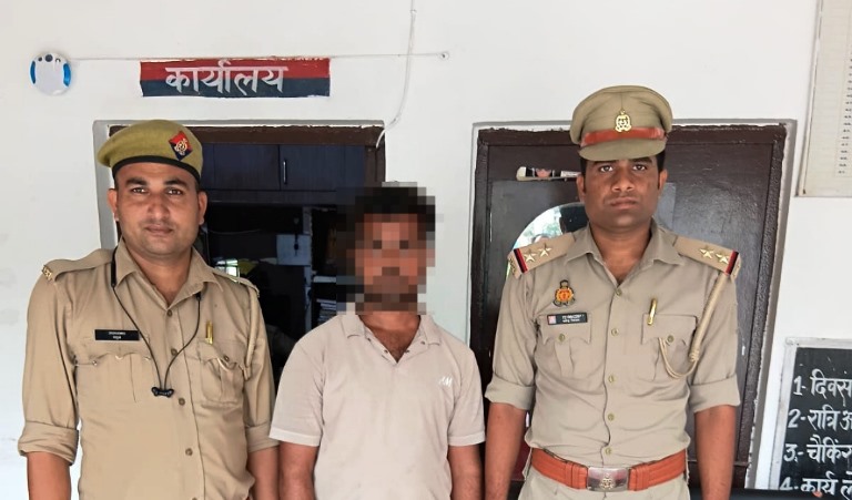 थाना सासनी पुलिस ने दहेज हत्या के मामले में वांछित अभियुक्त को किया गिरफ्तार