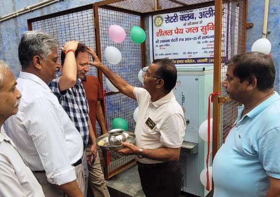 सासनी : विद्यापीठ इंटर कॉलेज में रोटरी क्लब ने लगाया वाटर कूलर, विद्यार्थियों को मिला शुद्ध व ठंडे जल का तोहफ़ा