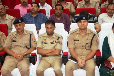उत्तर प्रदेश पुलिस की ऐतिहासिक भर्ती में नवचयनित आरक्षियों को नियुक्ति पत्र, पुलिस लाइन हाथरस में में हुआ कार्यक्रम का सीधा प्रसारण