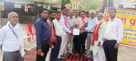 सपा ने स्टांप विक्रेताओं और अधिवक्ताओं की हड़ताल को दिया समर्थन
