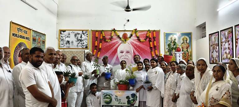 विश्व पर्यावरण दिवस पर ली पर्यावरण संरक्षण की शपथ, कल निकाली जायेगी प्रभातफेरी, घर-घर जाकर बाँटे जायेंगे तुलसी के पौधे