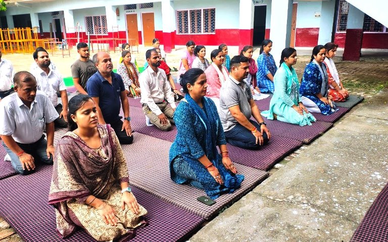 ब्राइट कैरियर पब्लिक स्कूल में अंतरराष्ट्रीय योग दिवस पर भव्य योग शिविर आयोजित
