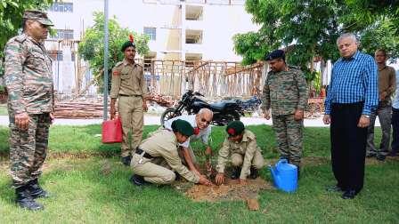 मंगलायतन विश्वविद्यालय में एनसीसी कैडेट्स ने पौधरोपण कर लिया पर्यावरण संरक्षण का संकल्प